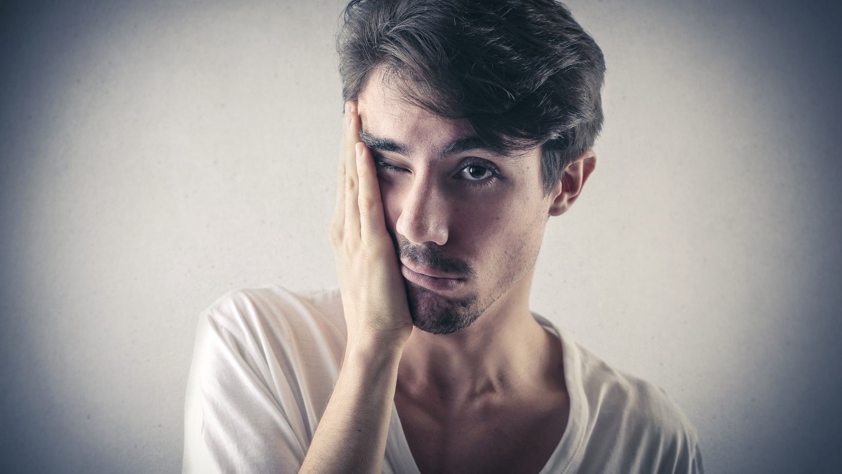 Sensitivity to environmental noise? Feeling tired in the morning? Find out why it may be advisable to wear earplugs at night.