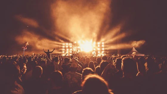 Naar een muziekfestival gaan zonder oordopjes, een slecht idee uitgelegd in 6 voorbeelden